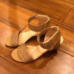 tan wedges